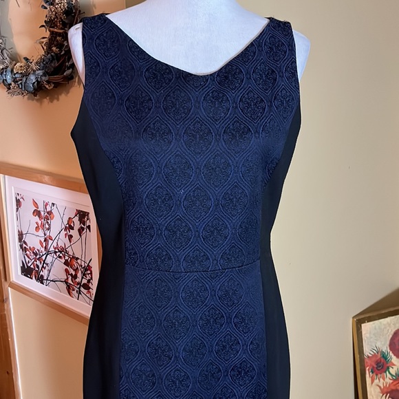 TAHARI Size 10 TRISTA Sheath DRESS  
V-Neck Textured Navy/Black Dress $329 NEW - Picture 8 of 16